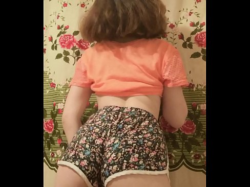 ❤️ Keçika ciwan a seksî li ber kamerayê kurtanên xwe ji xwe dike Pornoya malê li porno ku.pornxlxx.ru ❌️❤